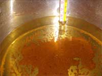 Picture of the amount of oil to use for frying